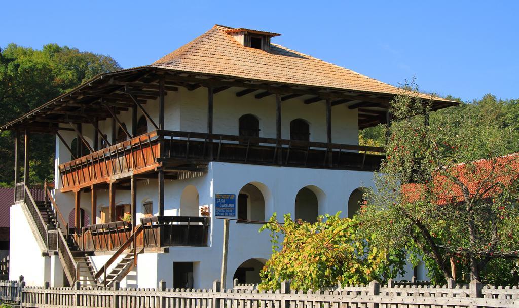 Casa Cartianu Hotel Târgu Jiu Exterior foto